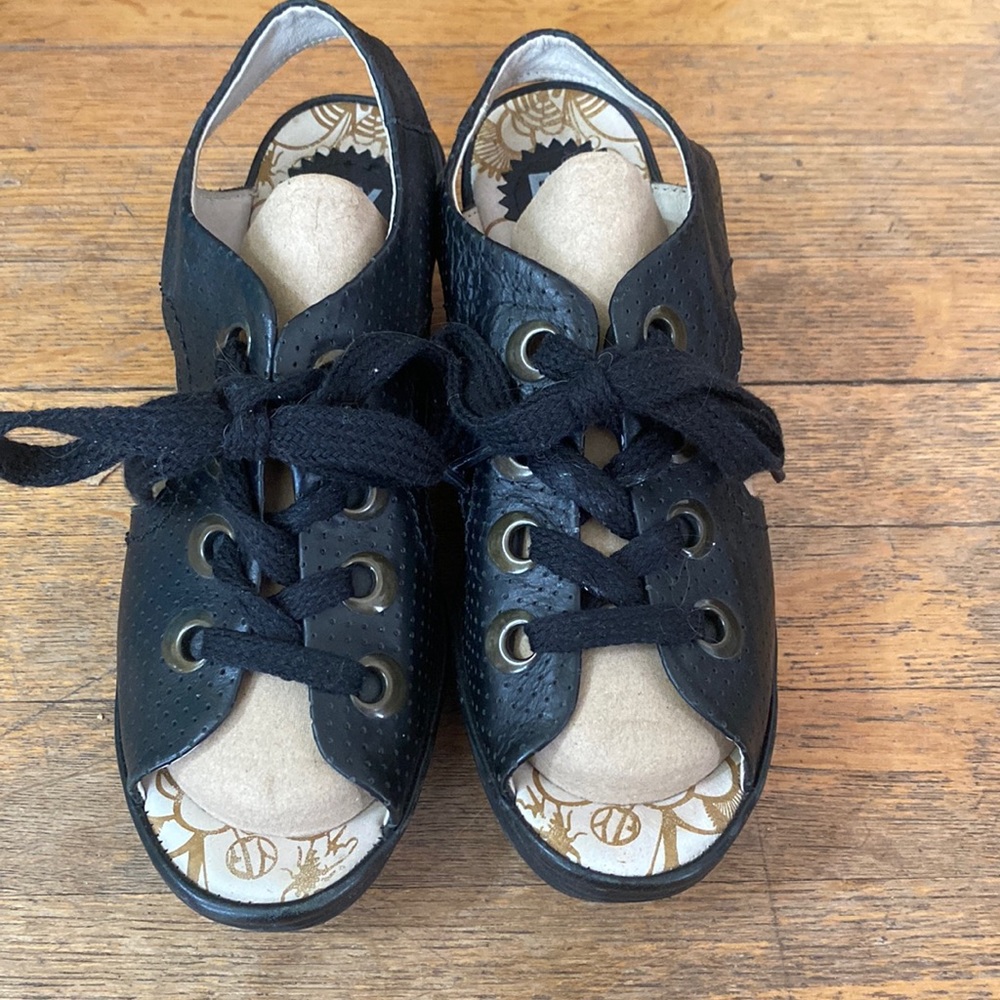 EUC FLY LONDON SANDALS/SHOES